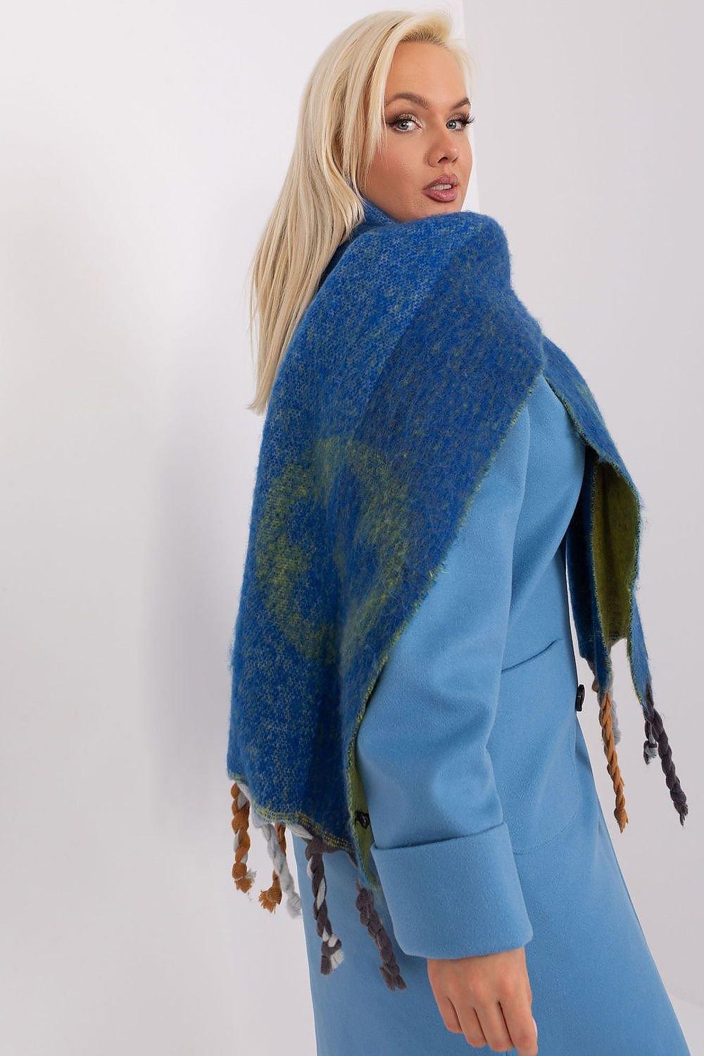 Shawl model 190561 AT